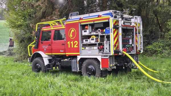 FW Leichlingen: Brennende Hütte im Wald - Rauchentwicklung weit sichtbar