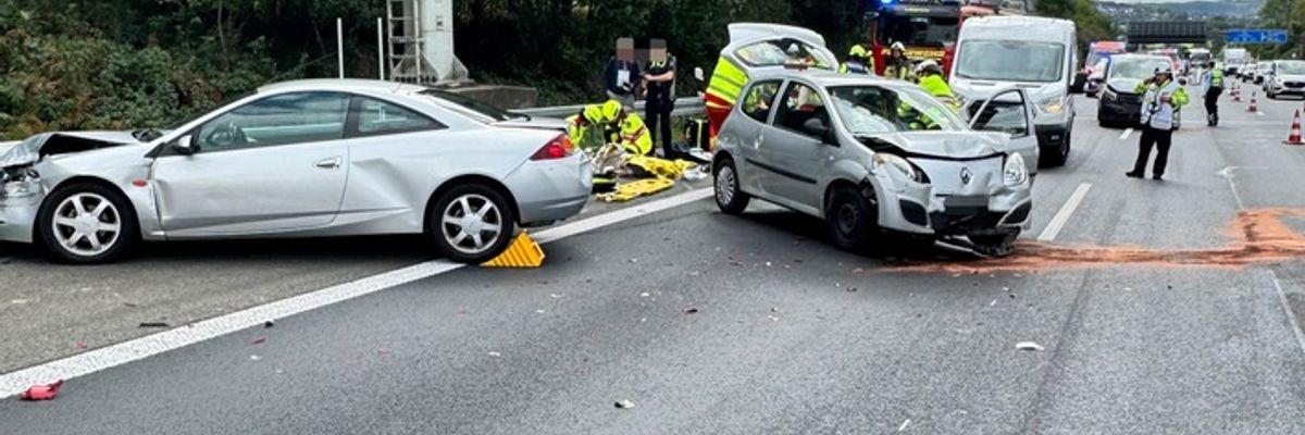 FW-EN: Schwerer Verkehrsunfall auf der Autobahn - sieben Personen verletzt