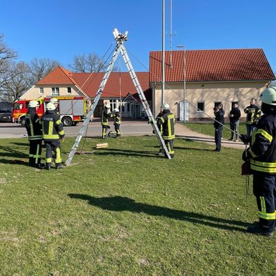 FFW Fredenbeck: Truppführer-Qualifikation in der Samtgemeinde Fredenbeck / Ein intensives Ausbildungswochenende für Führungskräfte von morgen