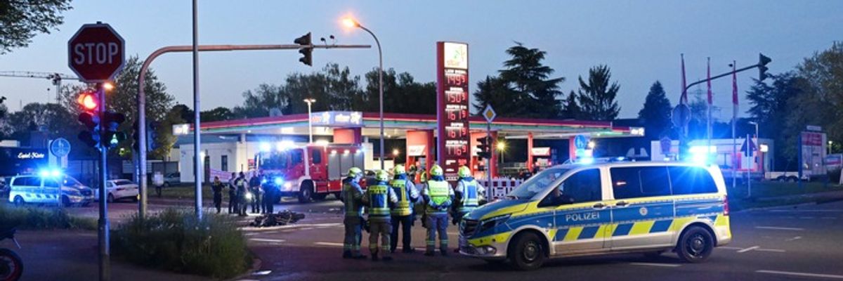 FW Pulheim: Unfall zwischen Motorrad und PKW