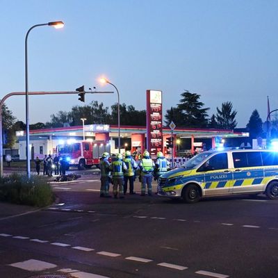 FW Pulheim: Unfall zwischen Motorrad und PKW