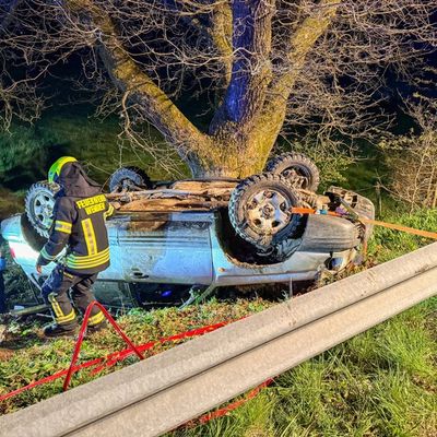 FW Wenden: Verkehrsunfall mit eingeklemmter Person: Einsatz der Drohneneinheit der Feuerwehr Wenden