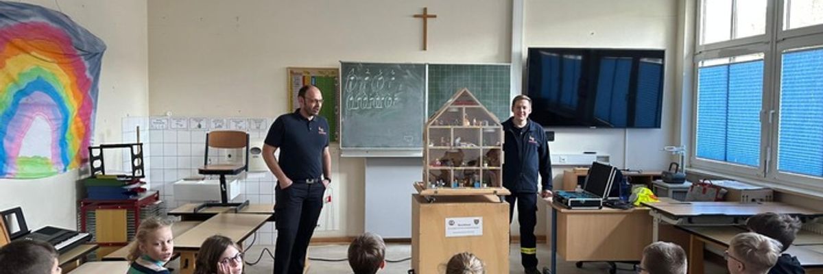 FW-OE: Tag der Feuerwehr an der St. Katharina Grundschule Heinsberg