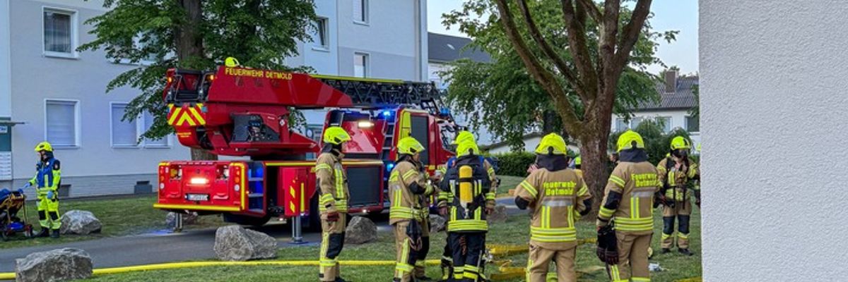 FW-DT: Ausgelöster Heimrauchmelder - Bewohnerin aus verrauchter Wohnung gerettet