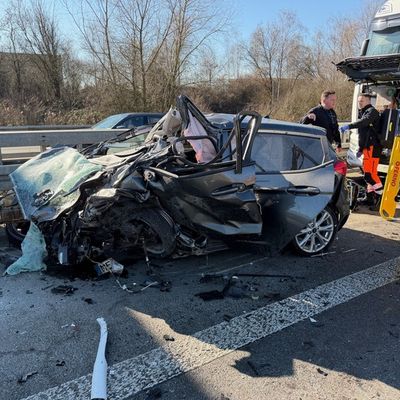 FW Ratingen: Schwerer Verkehrsunfall mit LKW auf der BAB 3