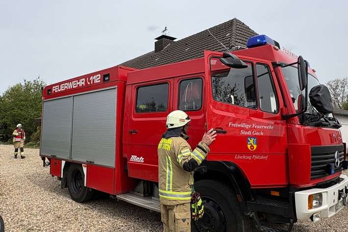Feuerwehr Goch: Hausbewohner spritzt Lampenöl in Kamin