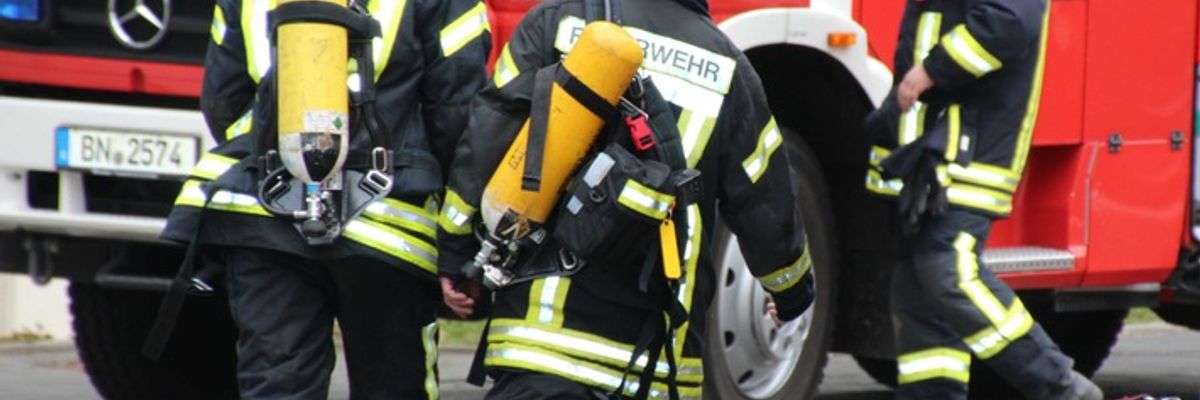 FW-BN: Balkonbrand in Bonn -Plittersdorf. Feuerwehr rettete Bewohner aus Wohnung.
