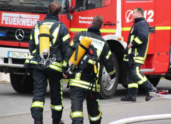 FW-BN: Balkonbrand in Bonn -Plittersdorf. Feuerwehr rettete Bewohner aus Wohnung.