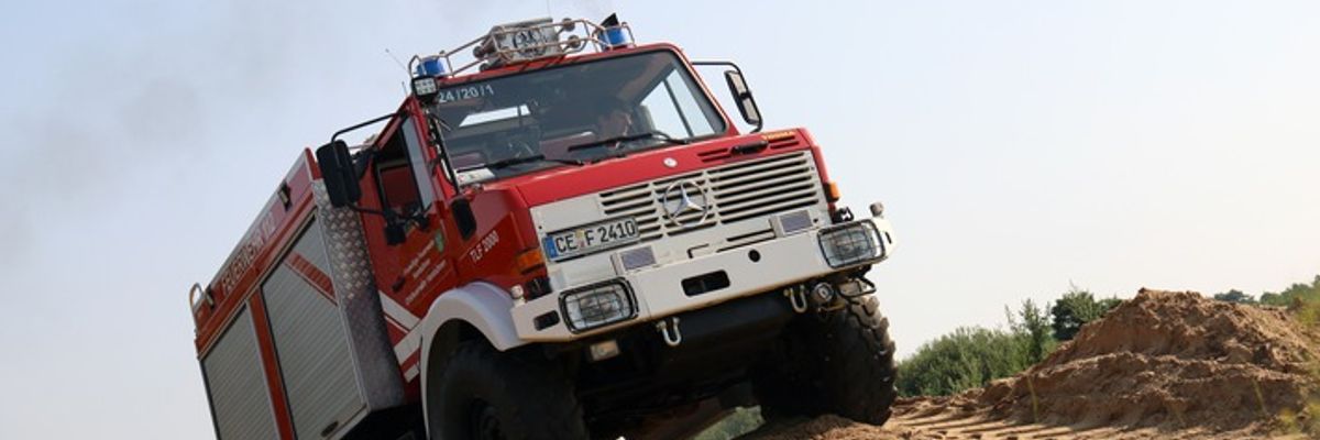 FW Hambühren: Maschinisten der Ortsfeuerwehr Hambühren führen praktisches Geländefahrtraining durch