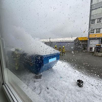 FW Ratingen: Ratingen - gemeldeter Containerbrand an Gebäude