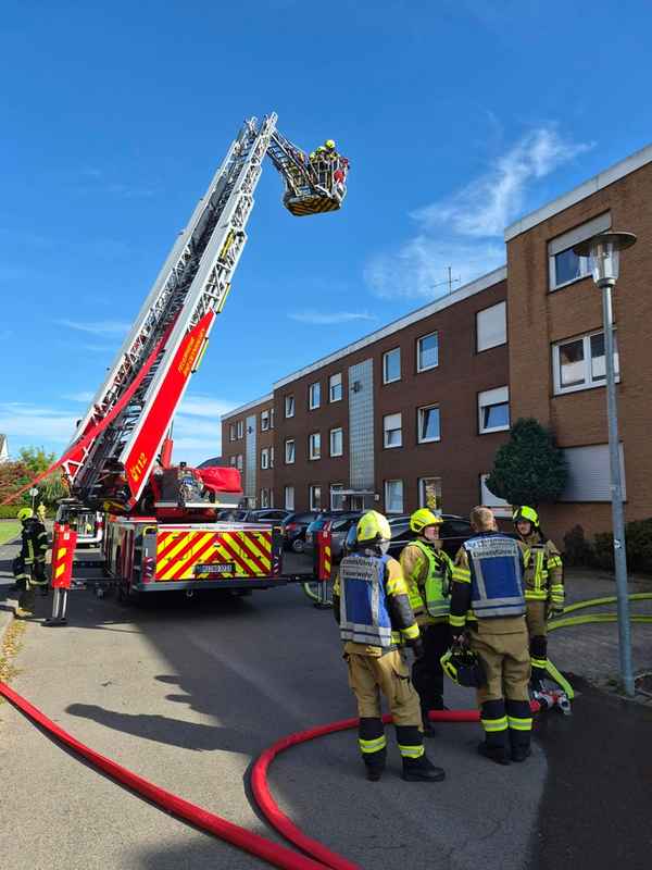 FW Bad Oeynhausen: Keine Verletzen bei Feuer im Mehrfamilienhaus