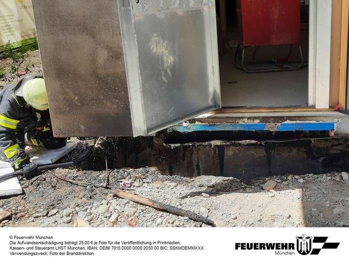 FW-M: Beherztes Eingreifen verhindert Brandausbreitung (Hasenbergl)