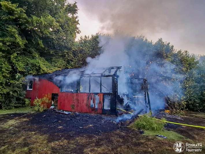 FW Rösrath: Brennendes Gartenhaus und ausgelöster Kohlenstoffmonoxidmelder am Dienstagabend