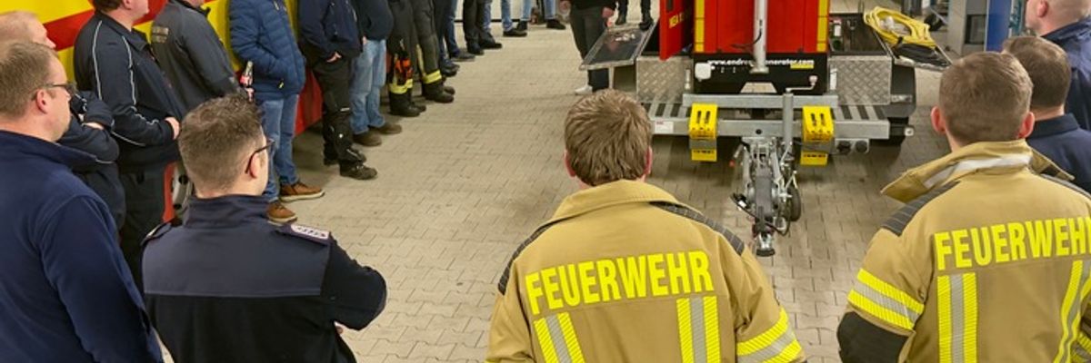 FW-OLL: Offizielle Indienststellung der Fachgruppe Elektro und Übergabe von Notstromersatzanlagen