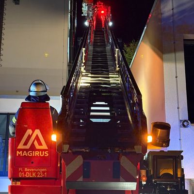 FW Beverungen: Zehn neue Drehleitermaschinisten für die Feuerwehr Beverungen / Erfolgreicher Lehrgangsabschluss der neuen Fachleute