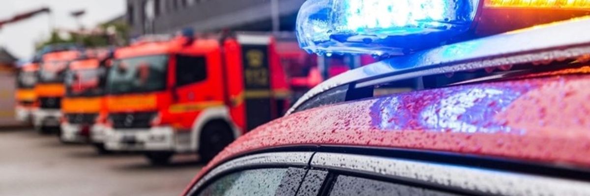FW-MH: Brand auf Flachdach durch Dachdeckerarbeiten