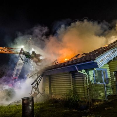 FW Lüchow-Dannenberg: +++ Einsatzreiche Silvesternacht für die Feuerwehren in Lüchow-Dannenberg +++ Wohnhäuser in Gefahr +++ Wohnhaus in Zernien unbewohnbar +++ Feuerwehr bis in die Mittagsstunden im Einsatz +++