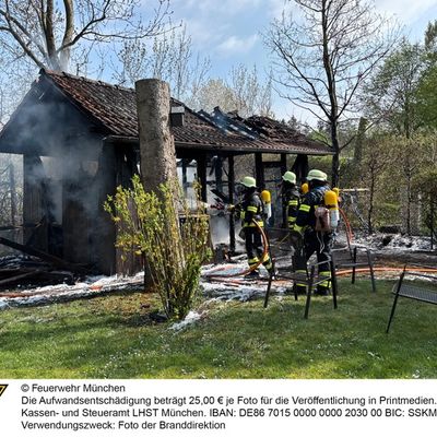 FW-M: Gartenhütte brennt nieder (Feldmoching)