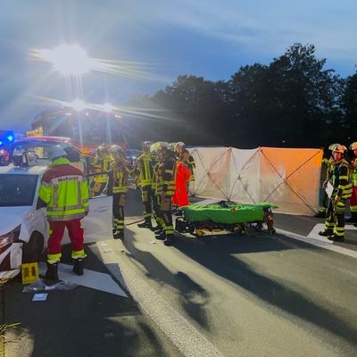 FW-BO: Verkehrsunfall auf der A40: Schwerverletzte Person nach technischer Rettung aus Fahrzeug befreit