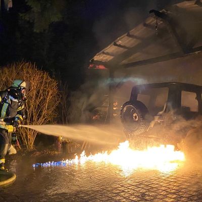FW Lüchow-Dannenberg: +++ Einsatzreiche Silvesternacht für die Feuerwehren in Lüchow-Dannenberg +++ Wohnhäuser in Gefahr +++ Wohnhaus in Zernien unbewohnbar +++ Feuerwehr bis in die Mittagsstunden im Einsatz +++
