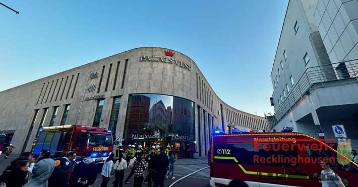 FW-RE: Brand im Palais Vest in der Recklinghäuser Innenstadt - keine Verletzten
