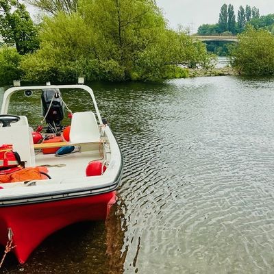 FW-BO: Rettungsdiensteinsatz an der Ruhr - Mutige Ersthelferin rettet mehrere Personen aus der Ruhr
