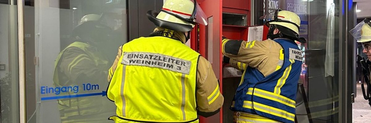 FW Weinheim: Handdruckmelder missbraucht - Weinheimer Feuerwehr rückt umsonst ins Karlsberg Carré aus