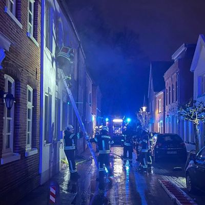 FW-AUR: Menschenrettung infolge selbstgelöschten Feuers