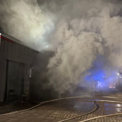 FW-AUR: Gastronomie-Küche wird Raub der Flammen