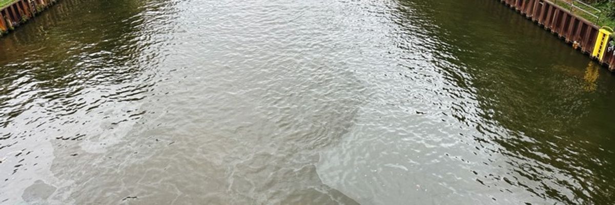 FW-E: Ölverschmutzung auf dem Rhein-Herne-Kanal - Schifffahrt vorübergehend eingestellt
