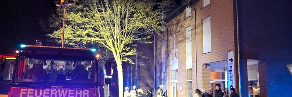 FW Bocholt: Küchenbrand mit einer verletzten Person