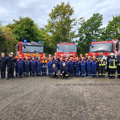 FW Beverungen: 24 Stunden im Einsatz / Berufsfeuerwehrtag der Jugendfeuerwehren Beverungen, Dalhausen und Herstelle