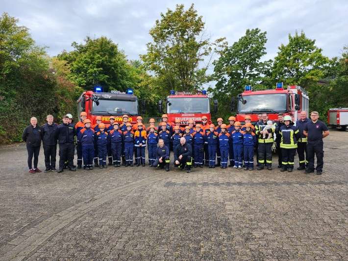 FW Beverungen: 24 Stunden im Einsatz / Berufsfeuerwehrtag der Jugendfeuerwehren Beverungen, Dalhausen und Herstelle