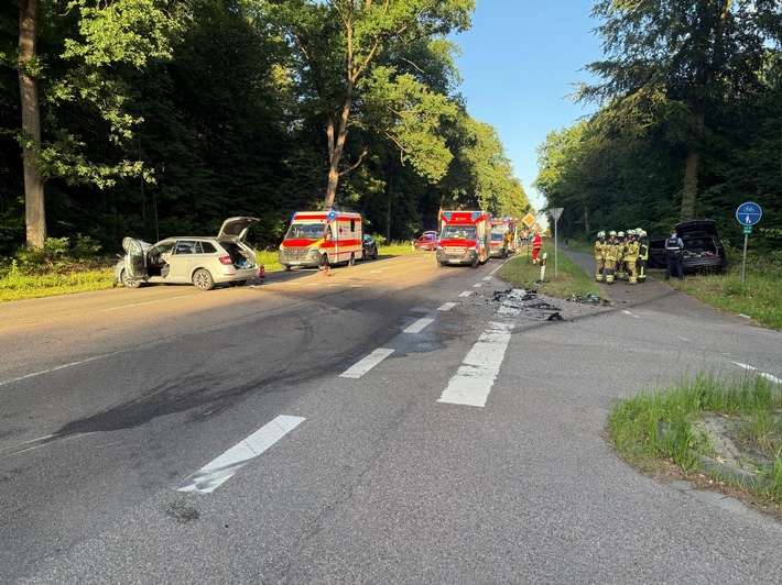 FW Speyer: +++ Frontalzusammenstoß Iggelheimer Straße +++ Drei Verletzte +++ Straße voll gesperrt +++ Umfahren Sie den Bereich +++