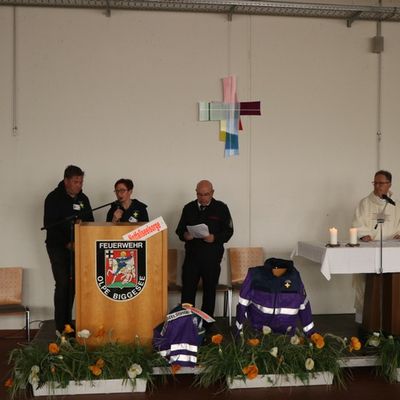 FW-OE: Feierlicher Floriansgottesdienst mit Fahrzeugübergabe