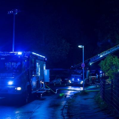 FW-MK: Brennender Trockner in Mehrfamilienhaus