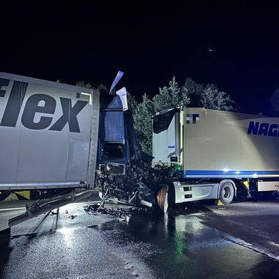 FW Helmstedt: Auffahrunfall mit zwei LKW
