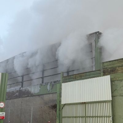 FW-EN: Folgemeldung zum Brand in der Nierfeldstraße: Feuerwehr Herdecke weiterhin im Großeinsatz