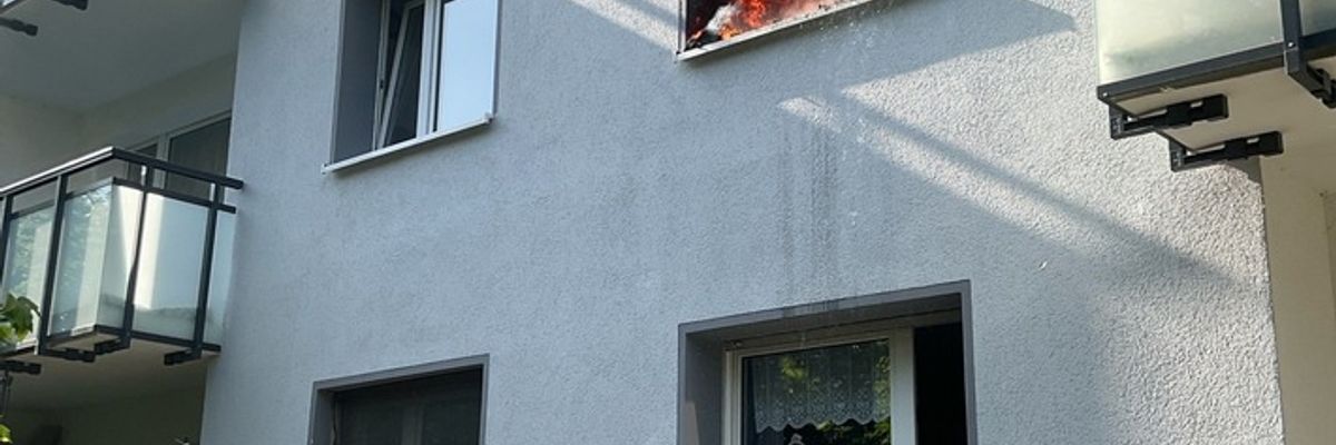 FW-MH: Zimmerbrand mit Person