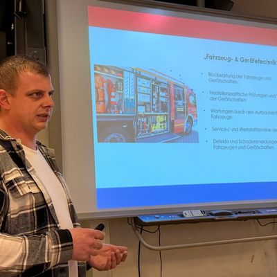 FW Weinheim: Führungsseminar der Weinheimer Feuerwehr - Führung trainieren, Zusammenarbeit stärken