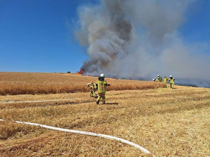FW Helmstedt: 3 Hektar Getreidfeld in Flammen