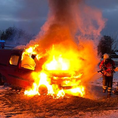 FW Weinheim: PKW Brand im Hammelsbrunnen