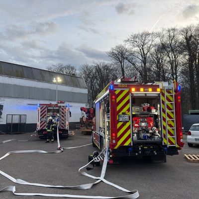 FW-AUR: Feuerwehren und THW gemeinsam bei Übung gefordert