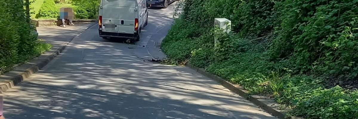 FW-EN: Zwei Einsätze am Donnerstag: Spiegel entzündete Papier in Wohnhaus - Großes Glück für Bewohner - Verkehrsunfall an der Mellinghausstraße