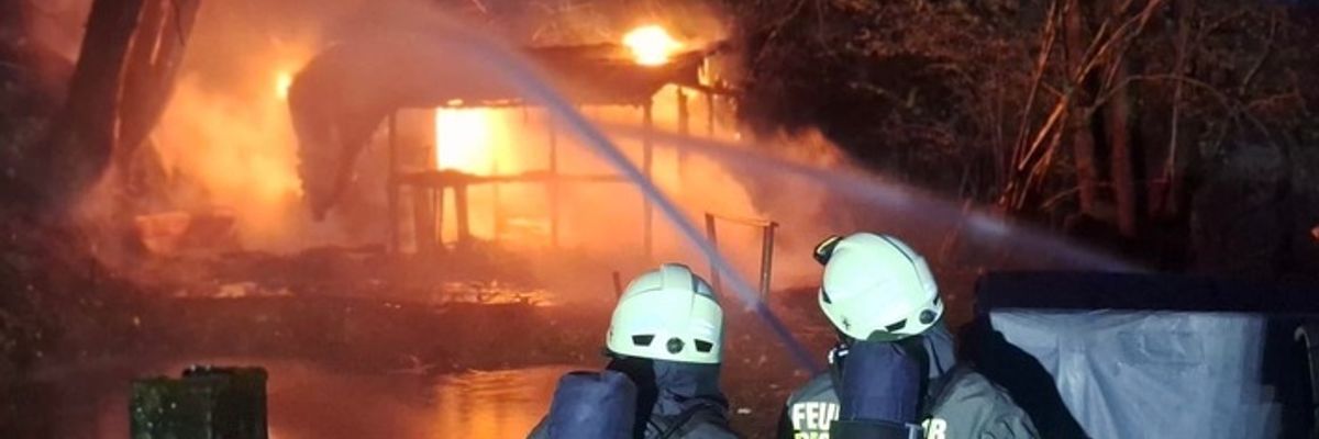 FW Drolshagen: Gartenhütte nahe Schrebershof in Vollbrand