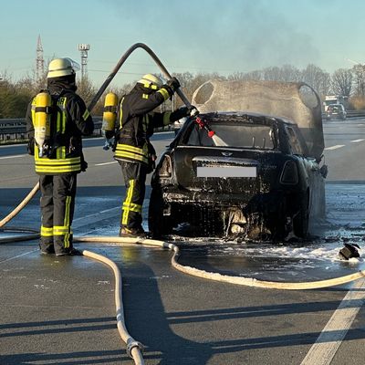 FW-ROW: Mini Cooper brennt in voller Ausdehnung