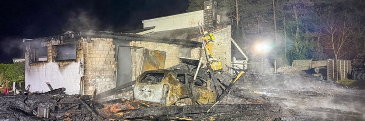 FW Osterholz-Scharm.: Gebäudebrand