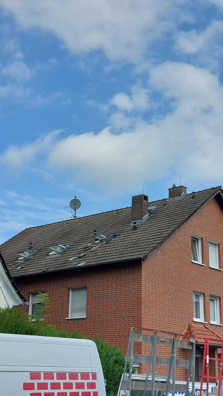 FW Paderborn: Verpuffung bei Bauarbeiten an Gasleitung - zwei Personen verletzt