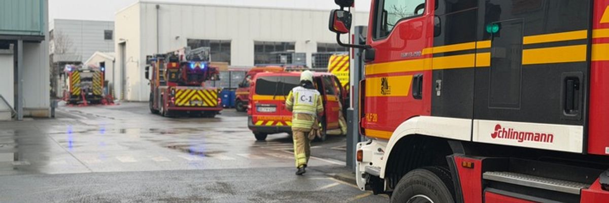 FW Dresden: Automatische Brandmeldeanlage meldet Brand bei Siemens Energy