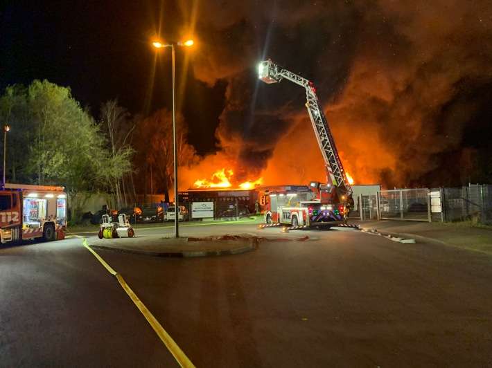 FW-GLA: Großbrand im Gladbecker Norden
